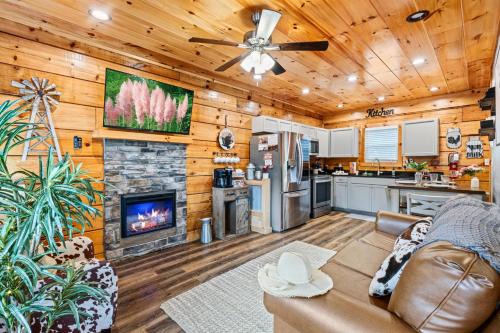 Sevierville Ski Chalet | Rustic Mountain Retreat by Ghosal Luxury Lodging