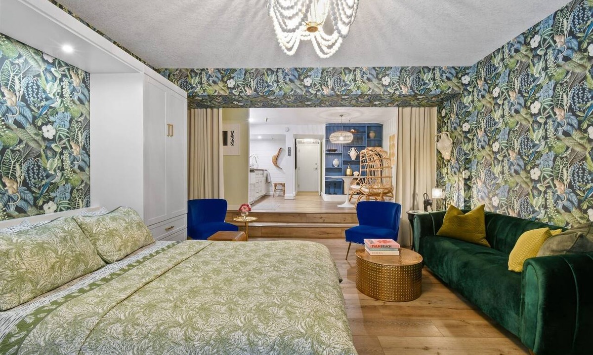 Palm Beach Condo | SalelLuxuriousDesignerStudioSuiteBeachDine/Jungle