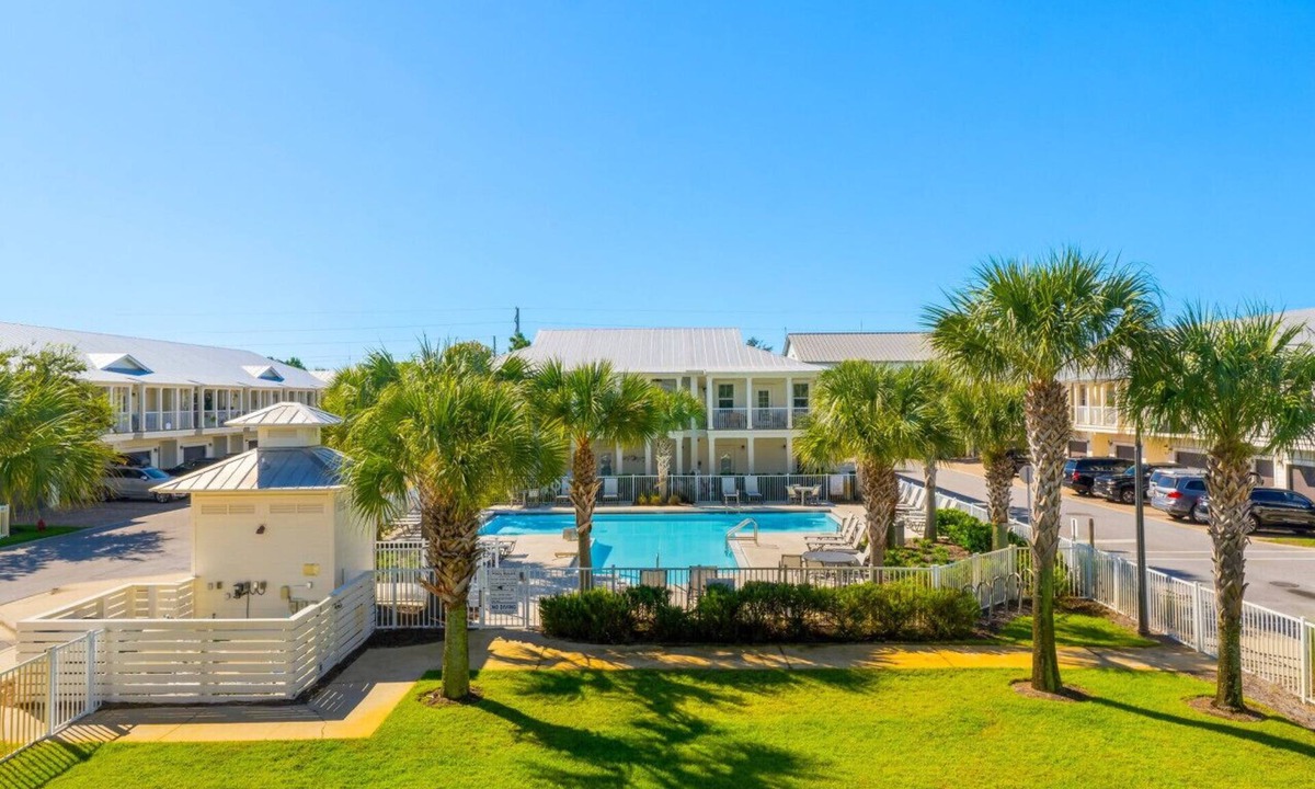 Crystal Beach Villa | Sandy Feet Retreat|Heart of Destin|Community Pool