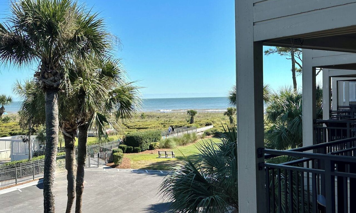 Hilton Head Island Condo | Seabatical-Beautiful ocean view! w/new bikes & Chairs