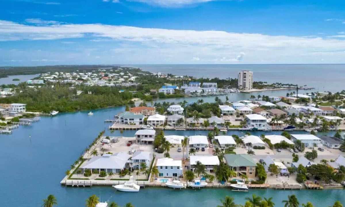 Key Colony Beach House | Seabreeze Marathon Oceanside 4/3 Pool Boat Dock