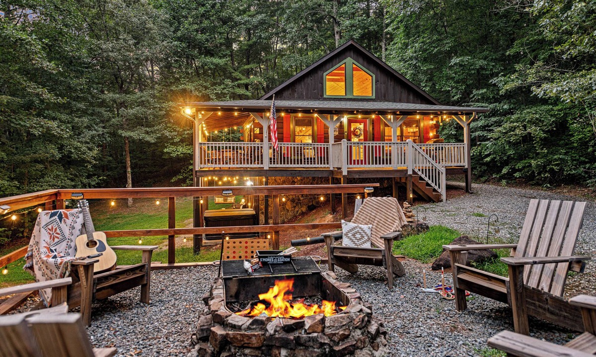 Epworth Cabin | Secluded Cabin: Hot Tub & 10 Mi to Blue Ridge