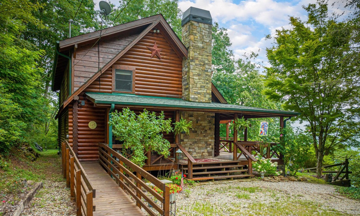 Stecoah Cabin | Secluded Cabin with Stunning Valley Views!