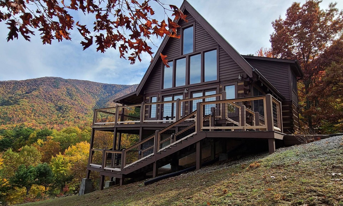 Smoky Mountains Cabin | Secluded Cozy Cabin with Mountain Views, near Pigeon Forge, Gatlinburg, Hot Tub