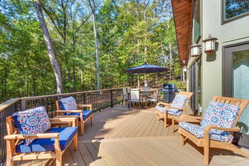 Gainesville House | Secluded Lake Lanier Cabin w/Game Area