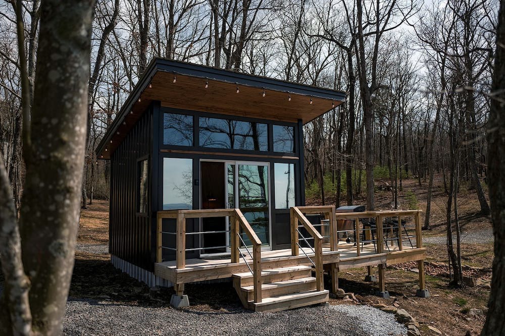 Menlo Cabin | Secluded Rustic Studio-Style Chalet with Open-Air Outdoor Shower near Cloudland Canyon State Park, Menlo, Georgia