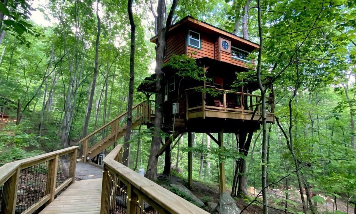 Copperhill Cabin | Secluded Treetop Oasis, Original Treehouse in Tennessee