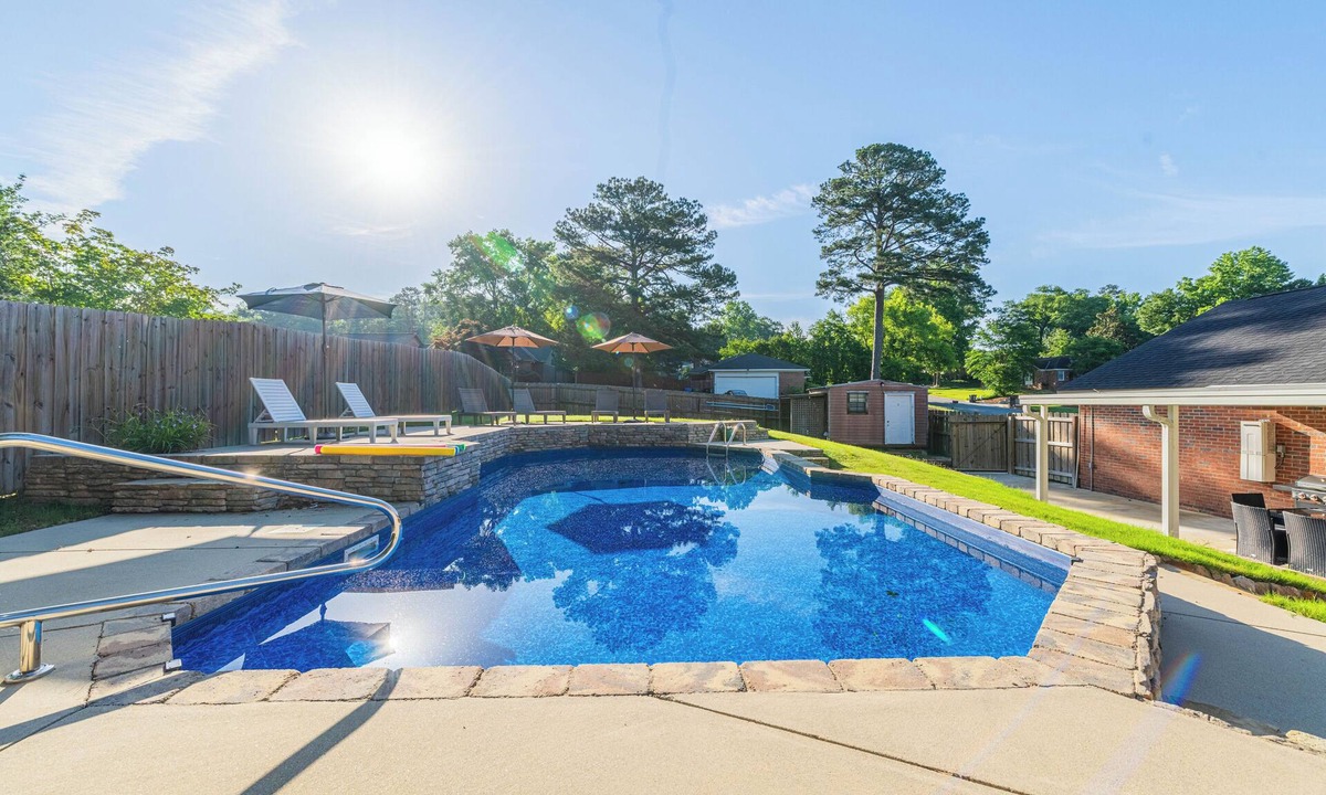 Columbus House | Serene Modern Getaway with Pool&games