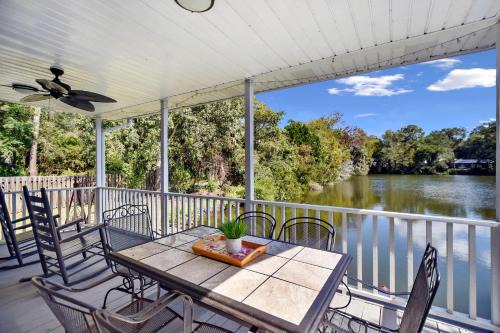 Saint Simons Island House | Serenity Lake Cottage