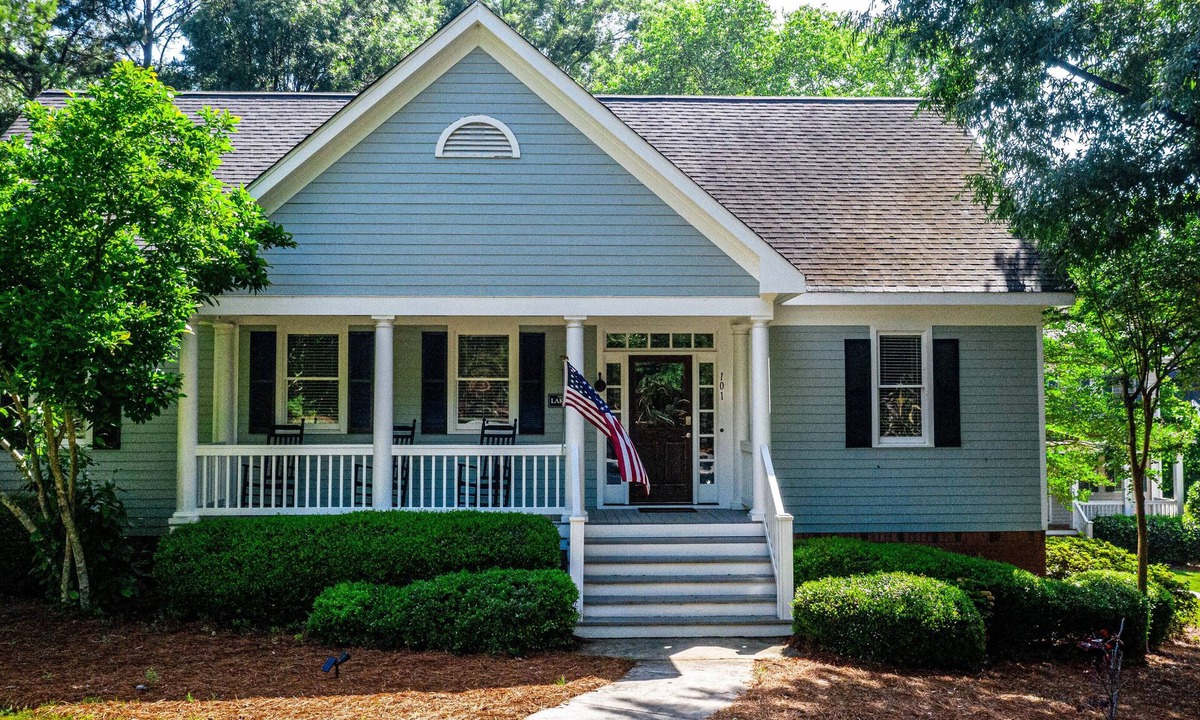 Eatonton House | Sharing good vibes in this 3 BR 2 1/2 Bath Cottage