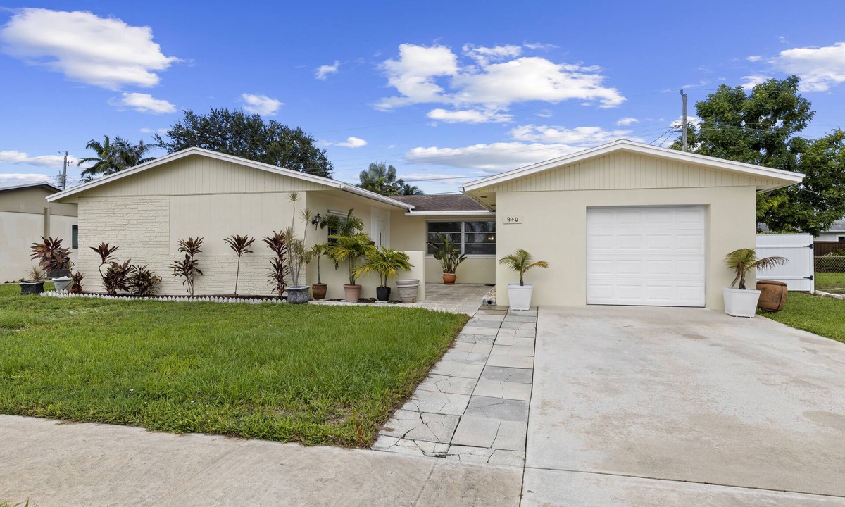 North Palm Beach House | Ship To Shore-Close to Beach