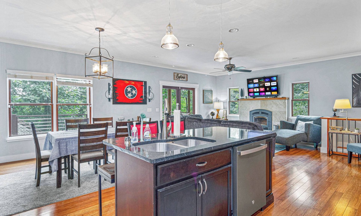 St. Elmo Improvement League Villa | Side ofLookout Mtn-2 Story Hideaway-Sleeps14- Chatt Vistas