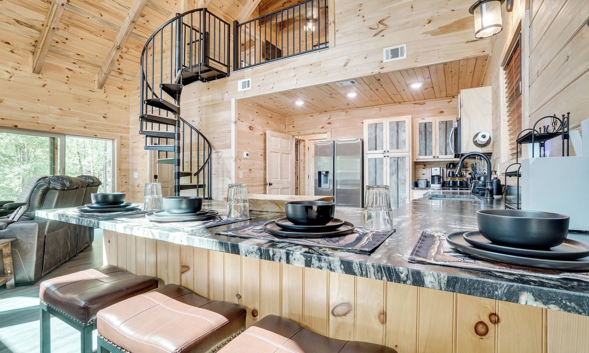 Cleveland Cottage | Sip, Hike & Explore: Sleek Retreat in Cleveland!