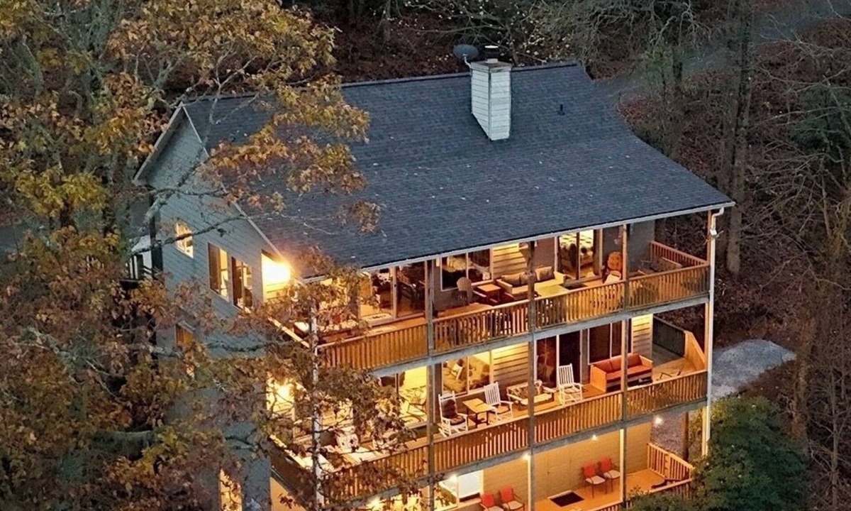 Sky Valley House | Sky's The Limit - Snow tubing mins away, Mountain Views, game room, sleeps 14