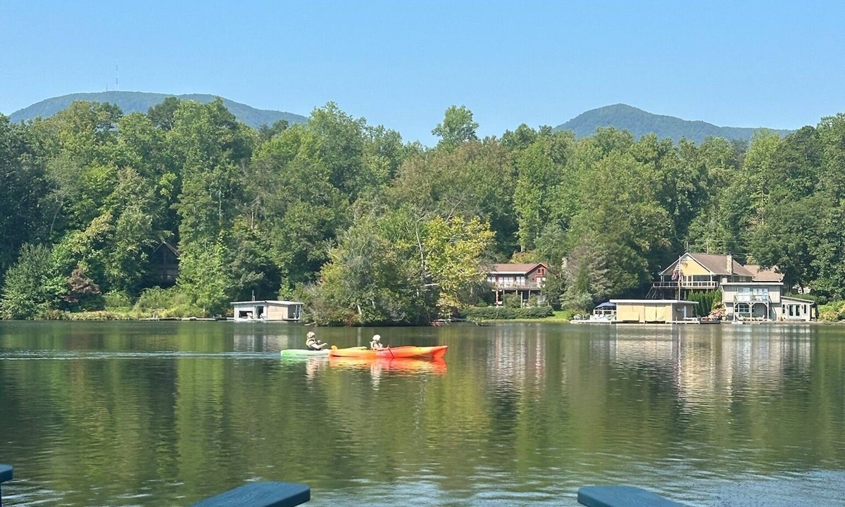 Landrum Apartment | Sleep Lakeside in Our Cozy Boathouse with Mtn Views