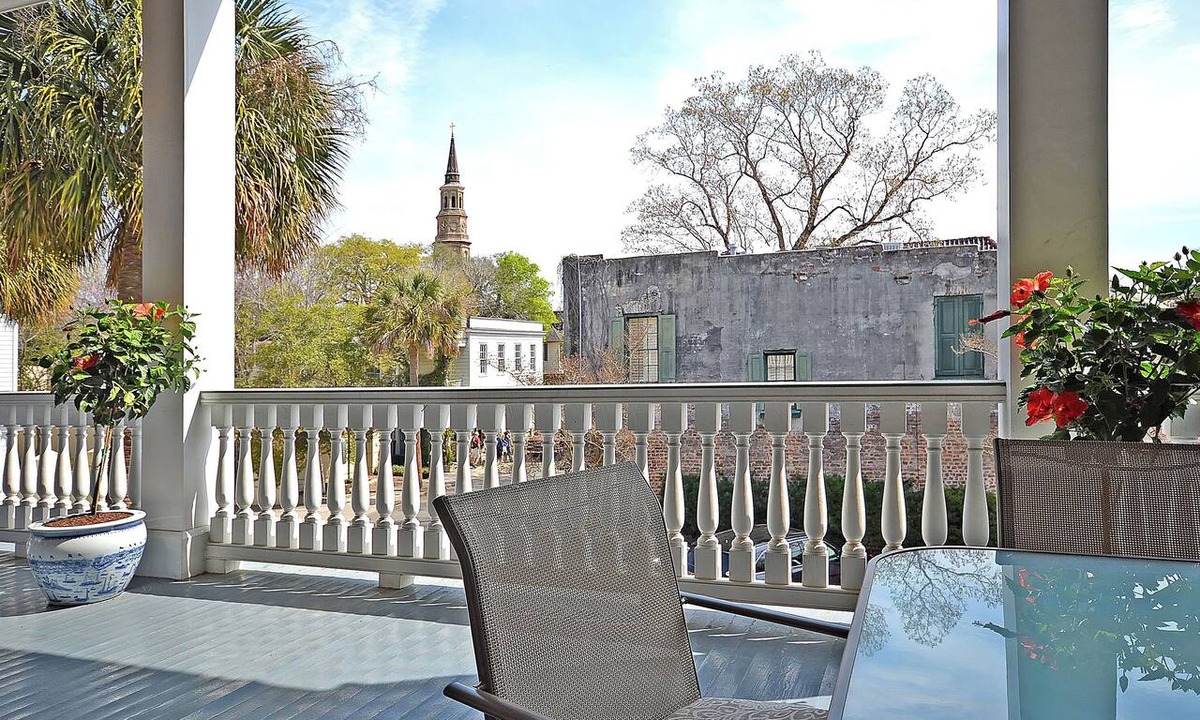 Charleston Historic District Condo | Sleeps 10-12- Downtown Charleston- AUG & SEPT DISCOUNTED