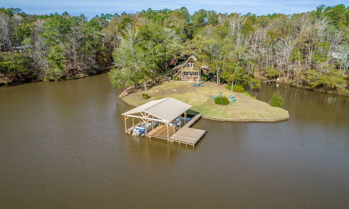 Eatonton House | Sleeps 10, + Igloo Guest House, 7 kayaks, 2 paddleboards. John boat, + more!