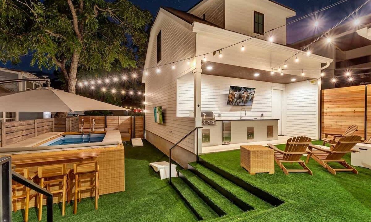 Blackshear-Prospect Hill House | Sleeps19, Pool, Game Room, Luxe 5BR Retreat