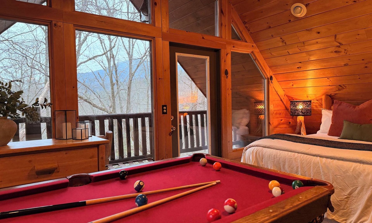 Wears Valley Cabin | Smokies Escape 1.2 mi from GSMNP! Fireplace, Hot Tub, King Suite