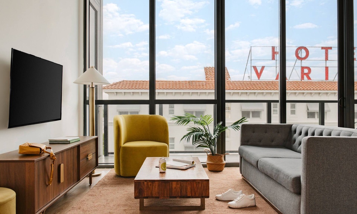 West Avenue Apartment | Sonder 17WEST | Three-Bedroom Apartment w/ Balcony