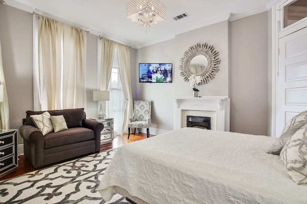 Esplanade Ridge Apartment | Sophisticated Styled Apartment 20% Monthly Rates