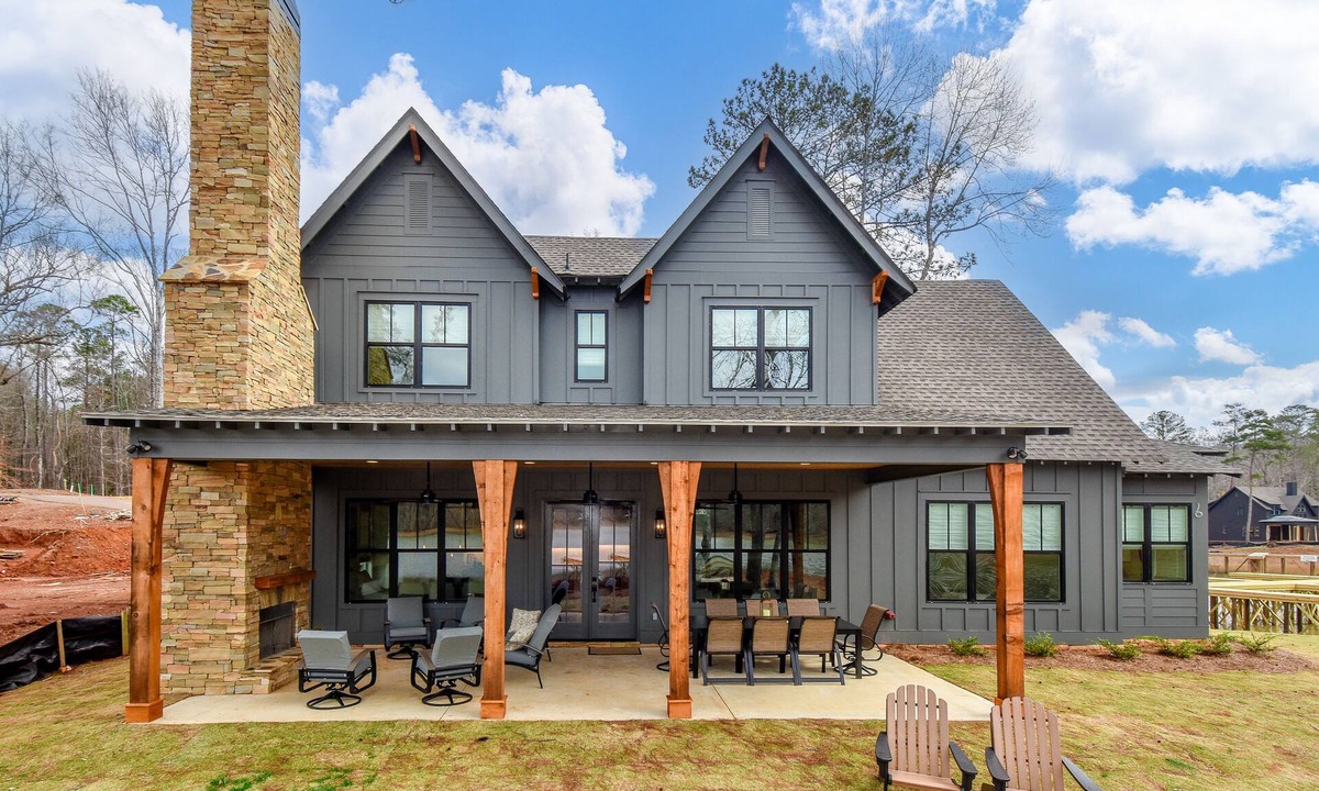 Dadeville House | SOUTHERN CHARM-Enchanting 5BR house in new Magnolia Cove development-Waterfront!