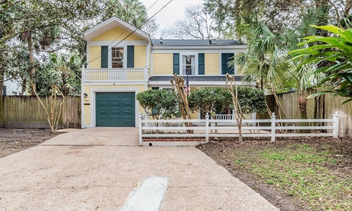 Mobile House | Southern Sunshine-Walk to Cornerstone, Downtown