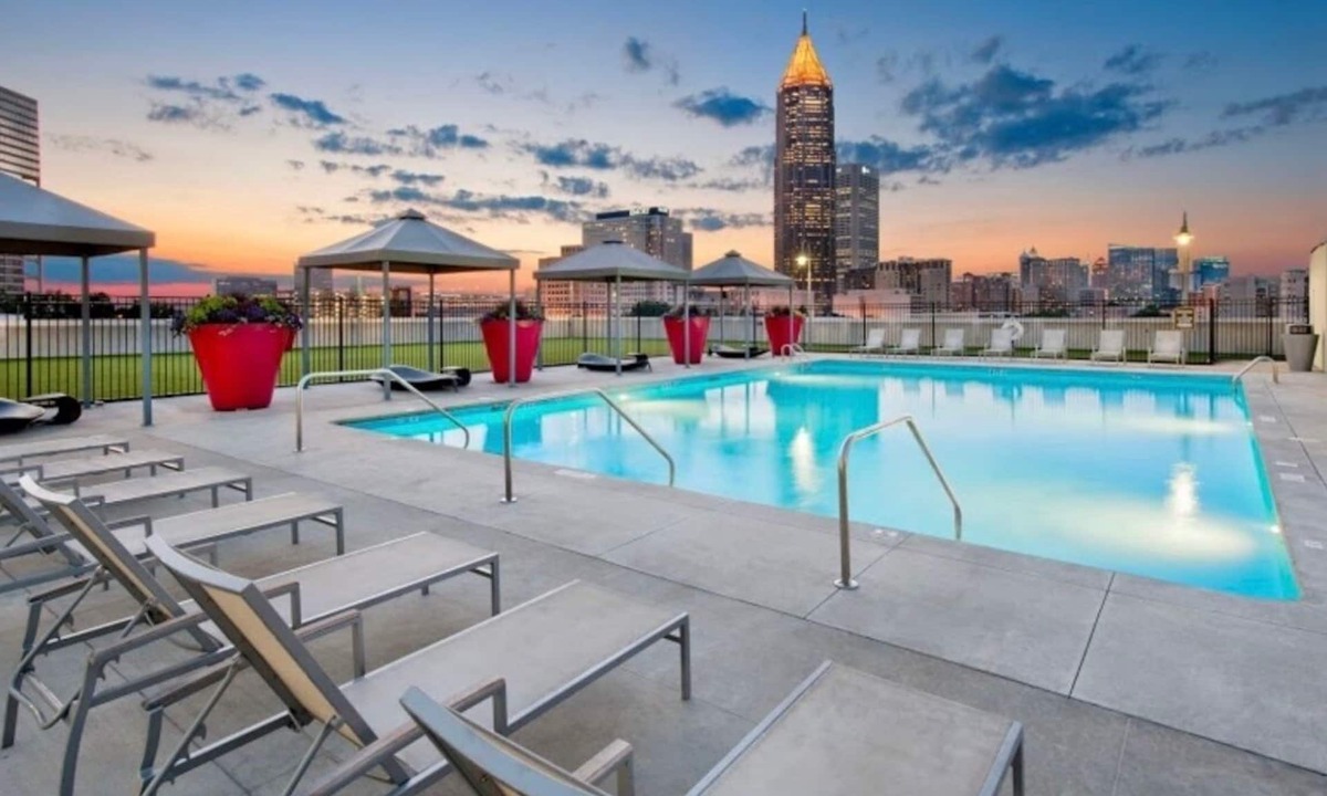 SoNo Apartment | Spacious 2 Bedroom Condo Downtown w/Rooftop Pool