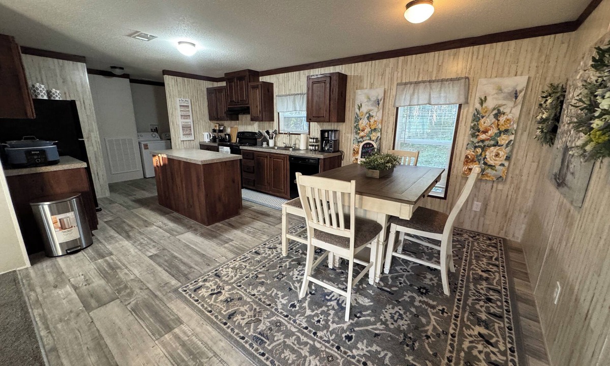 Lake Butler House | Spacious 3BR Country Home ~ Rural Escape
