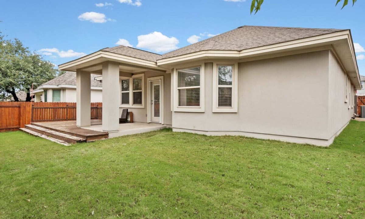 Leander House | Spacious 3BR Getaway w Dedicated Office | Sleeps 5