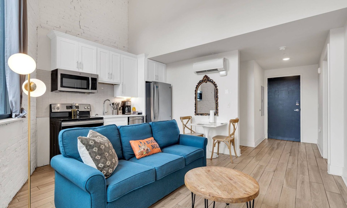 Faubourg Marigny Apartment | Spacious 3BR Marigny stay for 8 guests. Walk to Frenchmen & French Quarter. Chef’s kitchen, Wi-Fi.