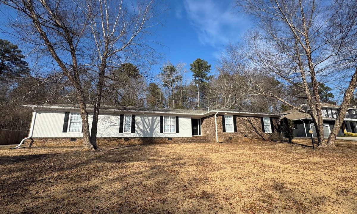 Macon House | Spacious 4-bedroom house in tranquil North Macon with a ping pong & pool table!