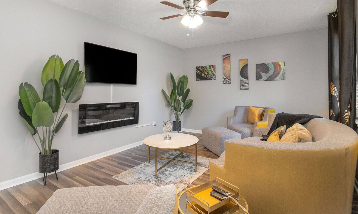 Riverdale House | Spacious 4bdrm/3bth Home- 14 min to Airport