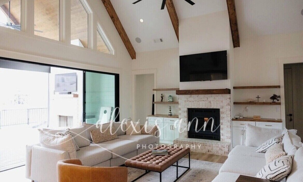 Greensboro House | Spacious 5-bedroom house with incredible golf views