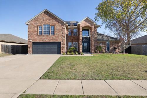 Burleson Villa | Spacious 5-bedroom villa in welcoming Burleson with WiFi, AC