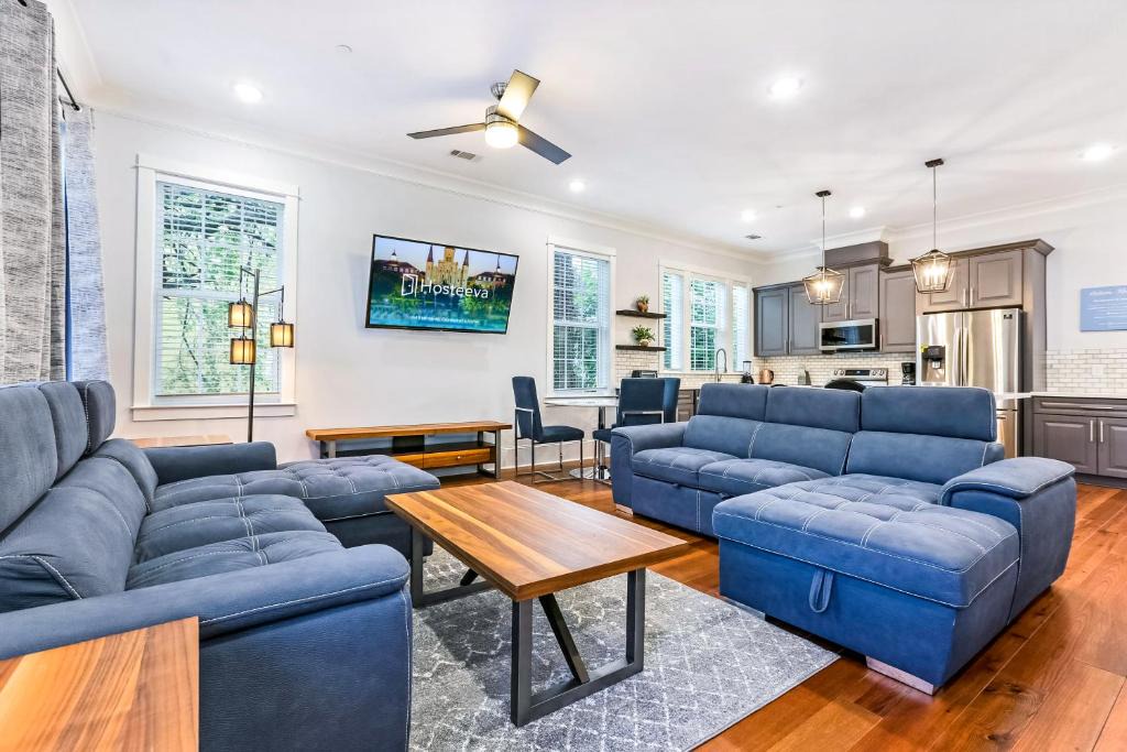 Faubourg Lafayette Apartment | Spacious 5 BR Retreat - Pool - Near It All!