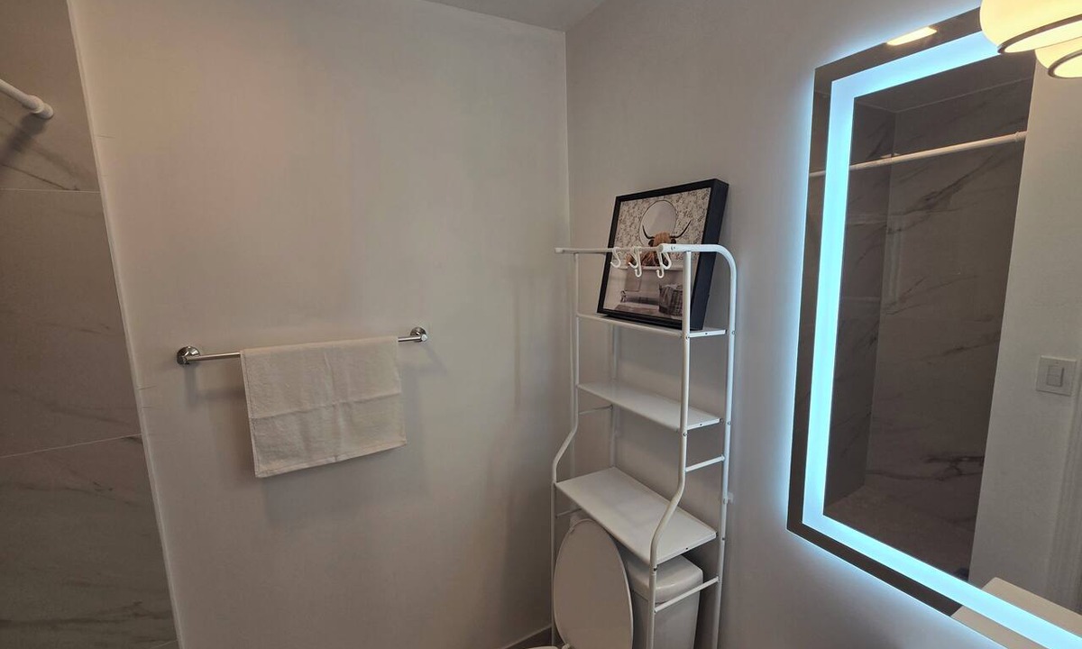 Clifton Heights House | Spacious 6-bedroom building with AC in serene Cincinnati