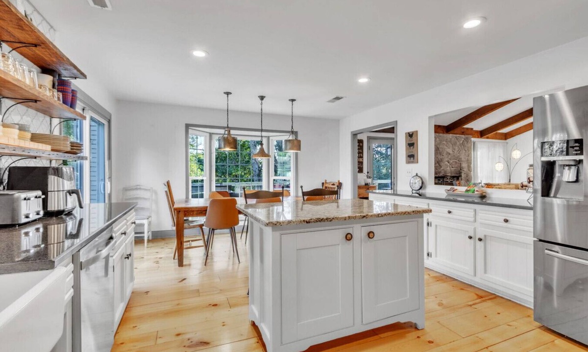 Taylors House | Spacious 6BR/10Bed~Pet & Family Friendly + HOT TUB