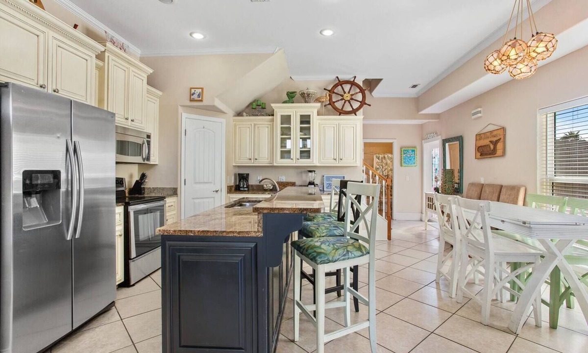 Bel Air House | Spacious Beach House Walk to Beach Sleeps 12
