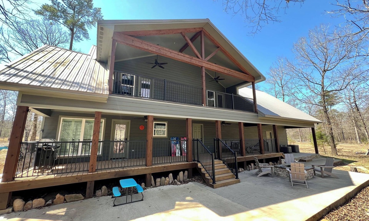 Murfreesboro Cabin | Spacious Cabin on Little Mo River! Game Room! Relax & Have Fun! 4 Bed, 4.5 Bath