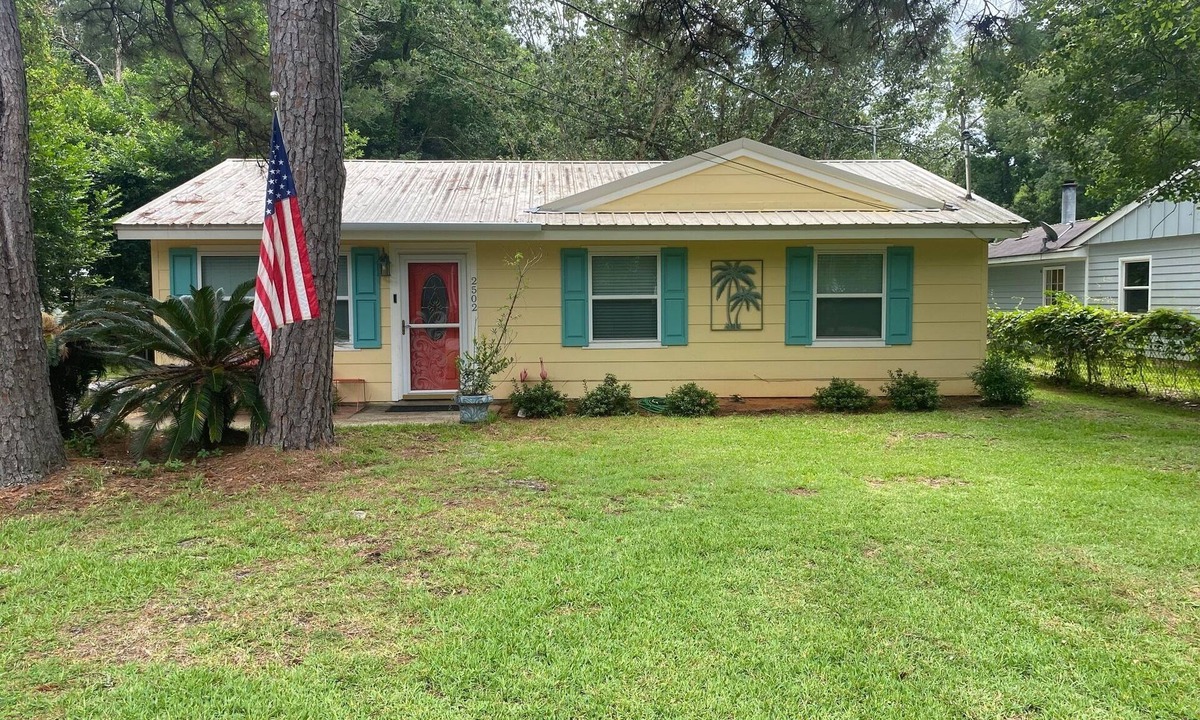 Daphne House | Spacious Cottage Near Mobile Bay