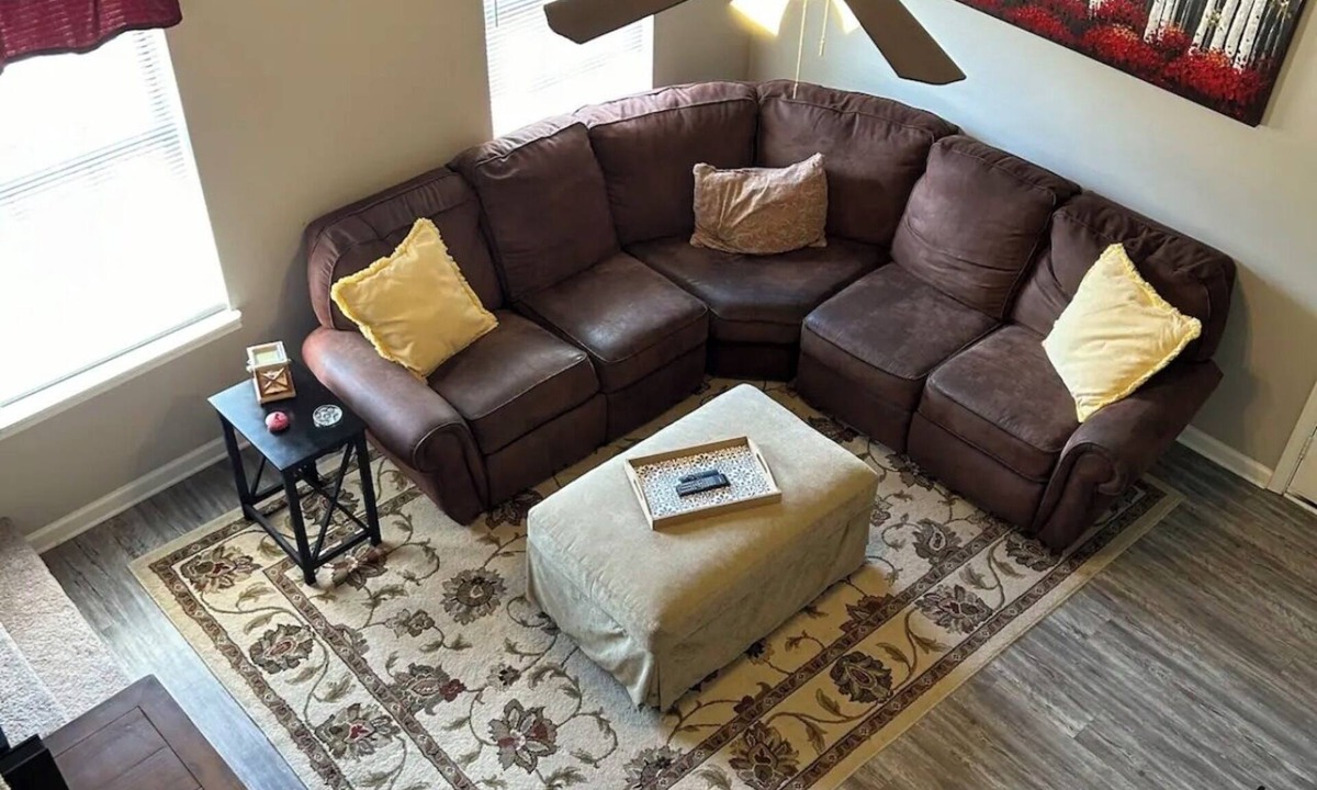Arcadia House | Spacious & Cozy Townhome w yard. Min away from I85 & I26, restaurants & shopping