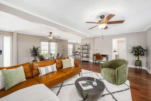 Macon House | Spacious Family Home - Sleeps 8 - Garage