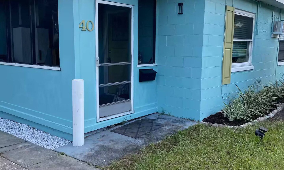 College Park House | Spacious half 1/1 duplex in amazing location!