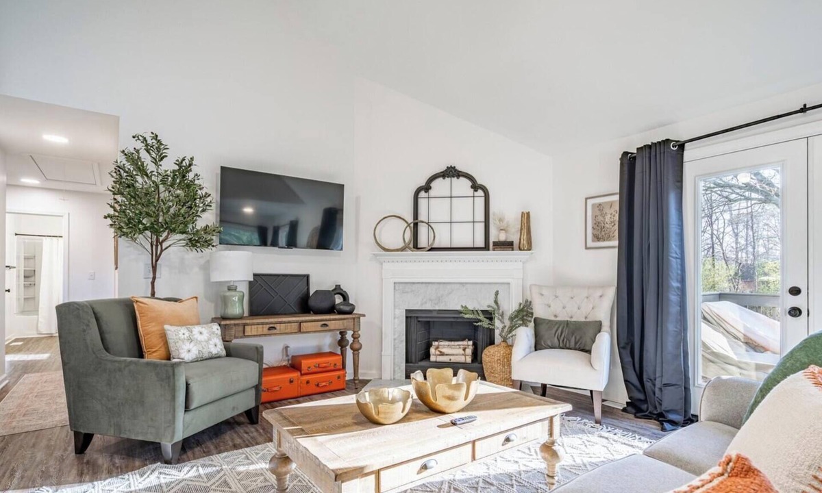 Woodstock House | Spacious Honeybee 3BR Home with Deck - Near Downtown!
