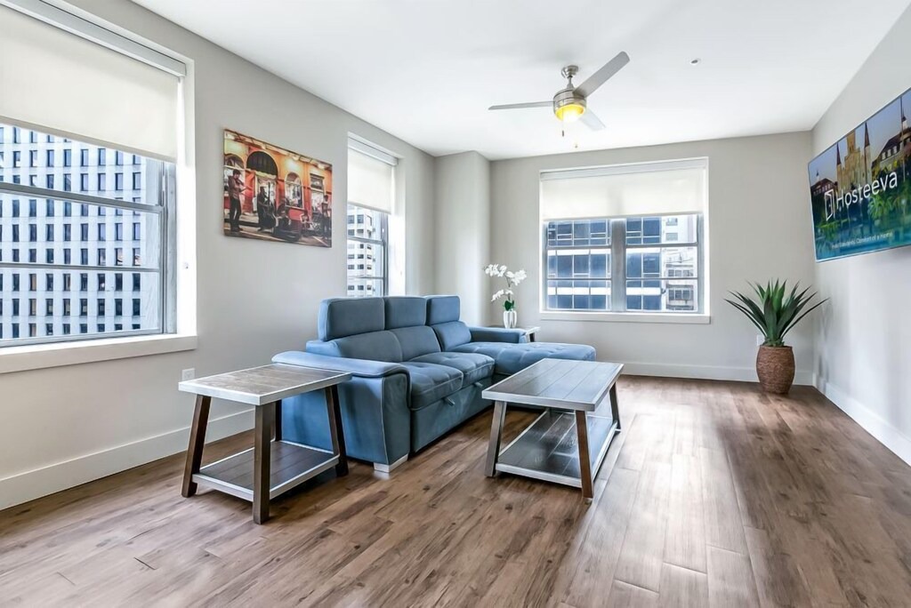 Central Business District Condo | Spacious Modern 1bd Condo w King Bed in California Building by Hosteeva