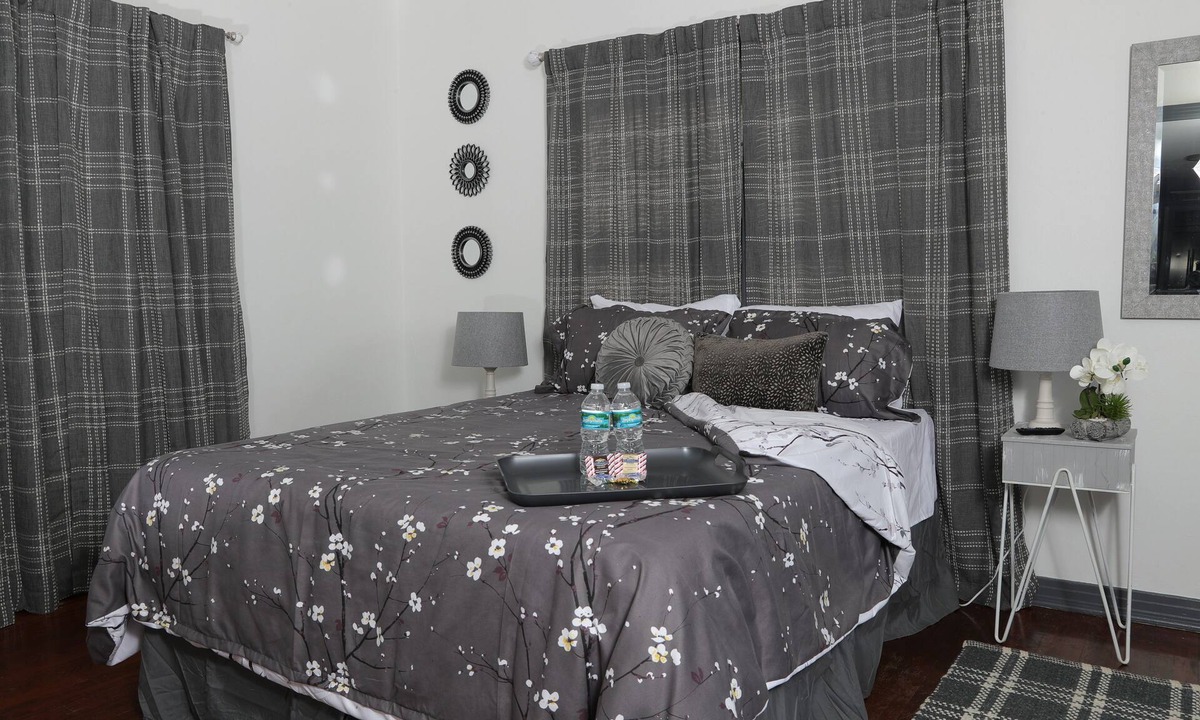 Tallahassee House | Spacious Pet-Friendly 5BR, Sleeps 12+, Ideal for Families & Extended Stays