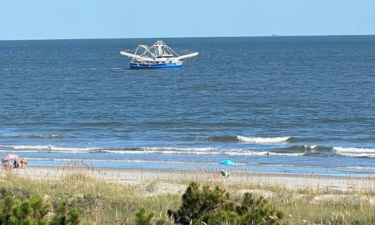 Hilton Head Island Condo | Spectacular Oceanfront, Top Floor, 1 BR, 1 BA, steps from the beach!