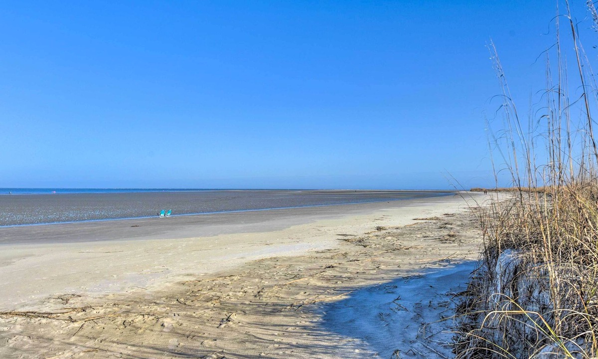 Oceanmarsh Subdivision Condo | St Helena Island Condo on Private Island w/Deck!