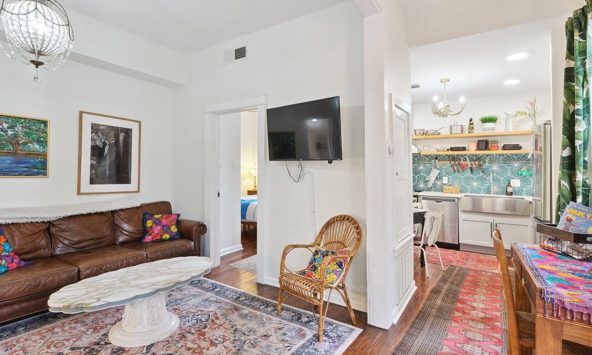 Milan House | Stay steps from Saint Charles Avenue!
